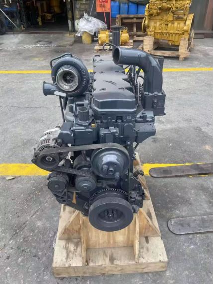 Komatsu Excavator PC220-8 Diesel Engine Assembly SAA6D107E-1 6D107 engine assy