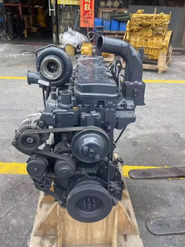 Komatsu Excavator PC220-8 Diesel Engine Assembly SAA6D107E-1 6D107 engine assy