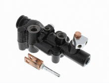 Load image into Gallery viewer, A01D5-41101: CYLINDER:HYD;BRAKE MASTER